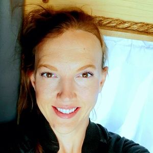 Meet your Posher, Caitlyn